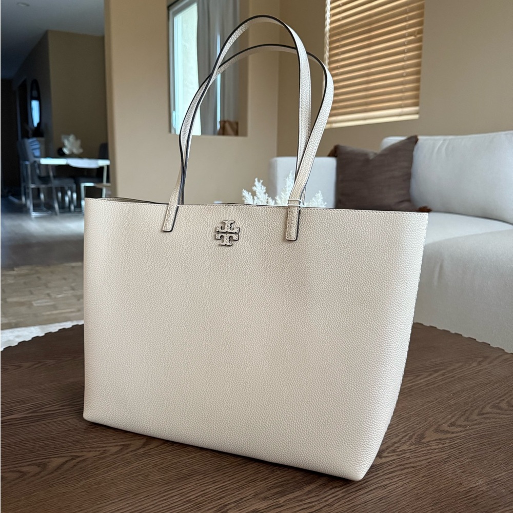 NWT. Tory burch mcgraw leather tote bag Brie color